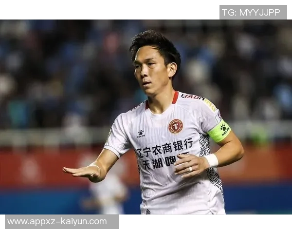 铁人队长邦本宜裕与妻子共庆中甲奖牌荣誉感恩贤内助的支持与陪伴