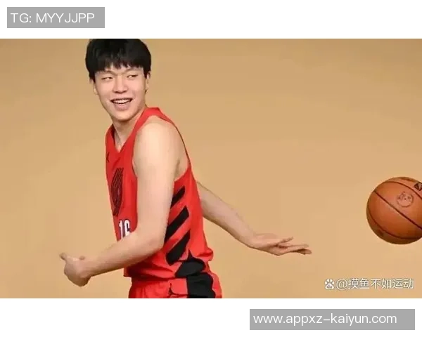 杨瀚森全力以赴拼抢与亚当斯相撞意外摔倒引发关注